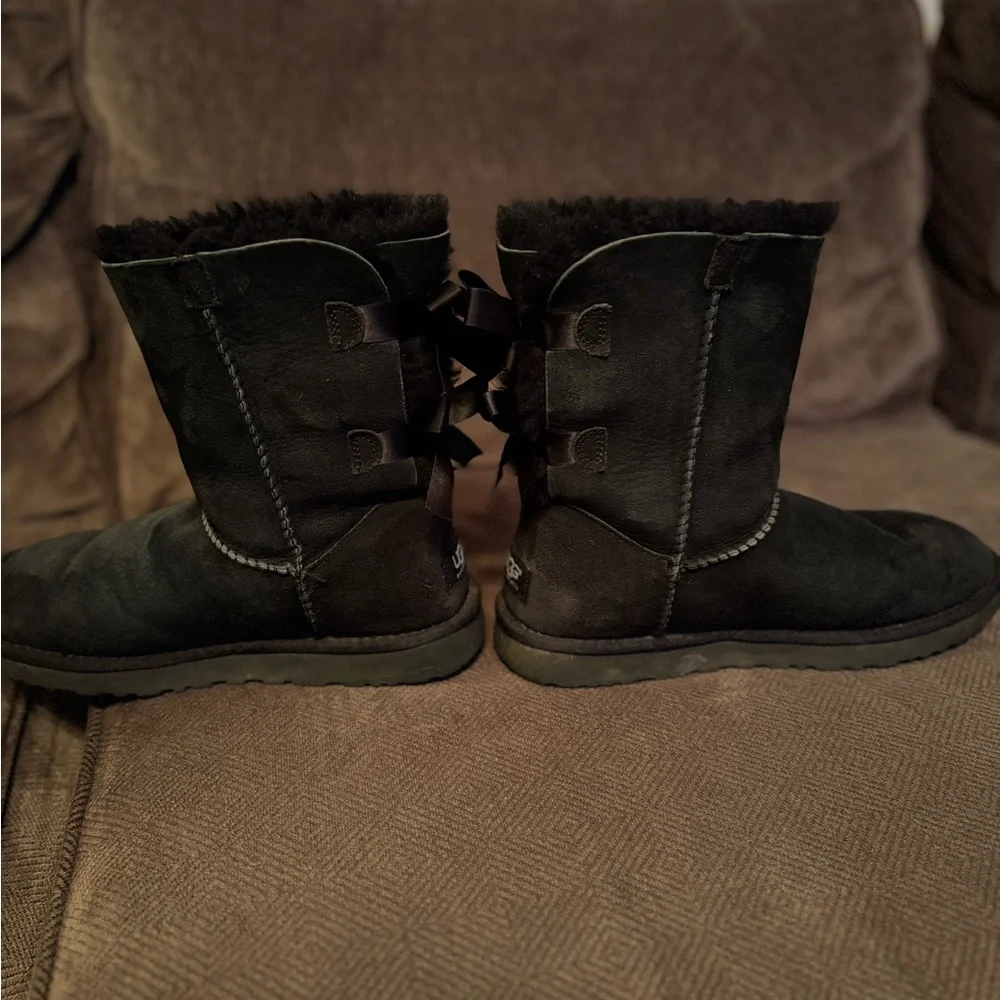 UGG Women's Bailey Bow Classic Sheepskin Boots size 8